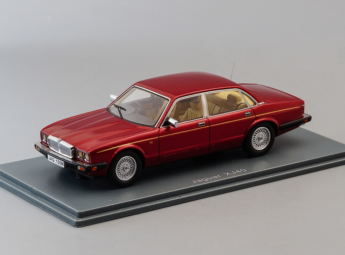 JAGUAR XJ40 Souvereign 1990, red met 