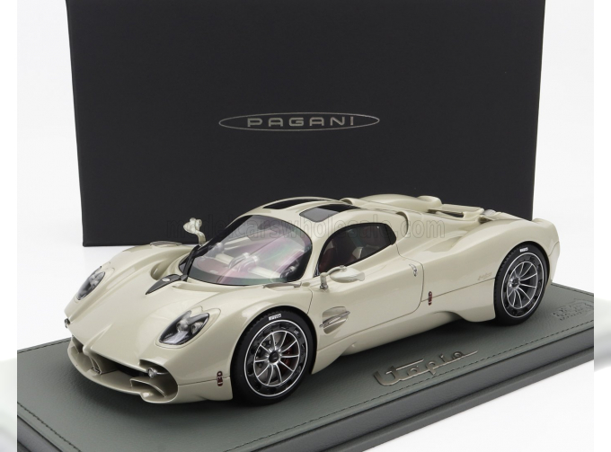 PAGANI Utopia (2022) - Con Vetrina - With Showcase, Grigio Rinascimento - Light Grey