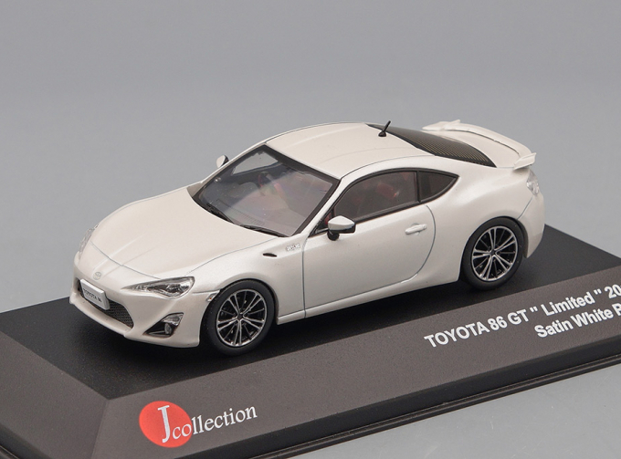 TOYOTA GT86 "Limited" (2012), satin white pearl