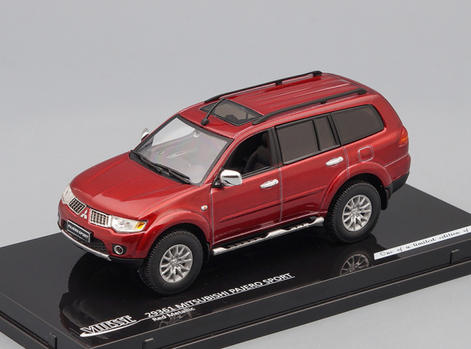 MITSUBISHI Pajero Sport (2009), red metallic