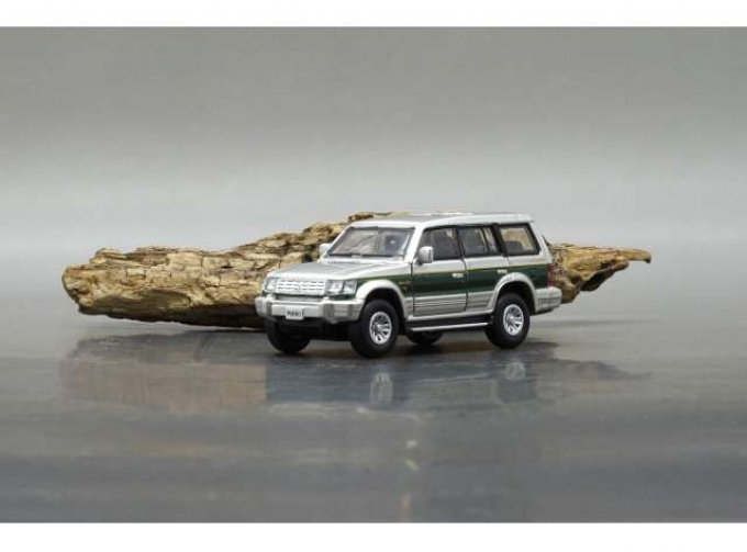 MITSUBISHI Pajero 2nd gen. LHD (1996), silver with green stripe