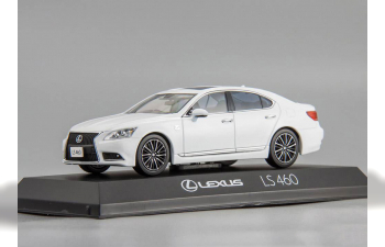 LEXUS LS460 F Sport, white