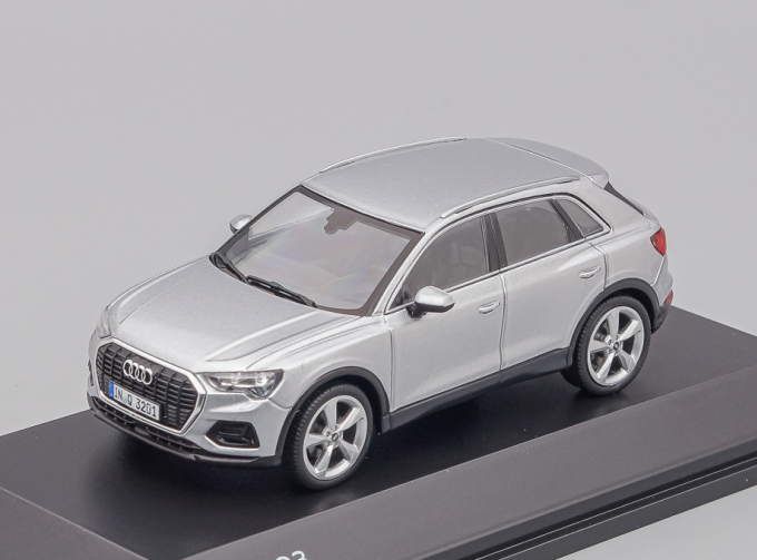 AUDI Q3 (2018), floret silver