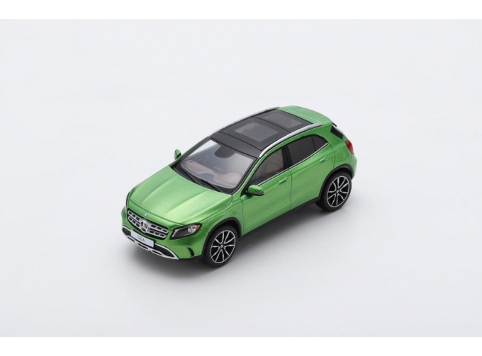 Mercedes-Benz GLA 250 2017, green