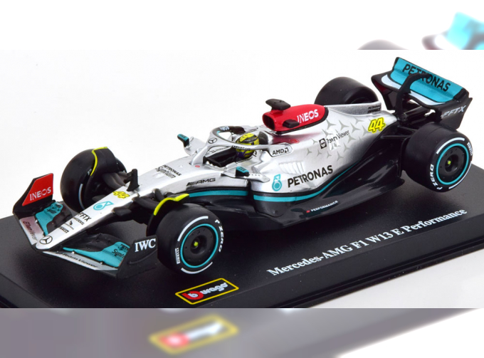 MERCEDES GP F1 W13e Team Mercedes-amg Petronas F1 N 44 Season 2022 Lewis Hamilton - With Helmet And Plastic Showcase, Silver Green