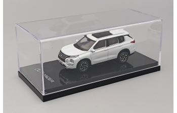 MITSUBISHI Outlander (2022), white