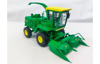 Сборная модель кормоуборочного комбайна - 680 (позднее исполнение)