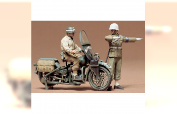 Сборная модель Американские военные полицейские, 2 фигуры и мотоцикл