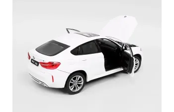 BMW X6M (2018), white