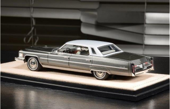 CADILLAC Sedan Deville (1976), Georgian Silver Metallic