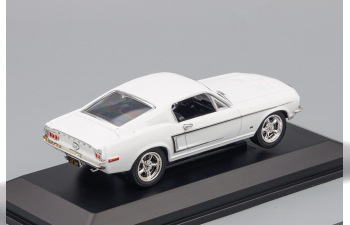 FORD Mustang GT, white