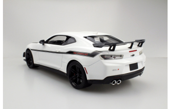 Chevrolet Camaro ZL1 1LE Hennessey Exorcist (white / black)