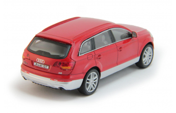 AUDI Q7, red