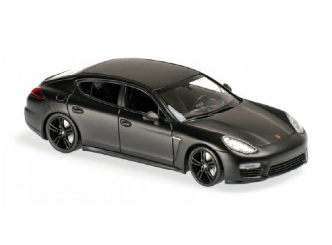 PORSCHE Panamera Turbo S (2013), matt black