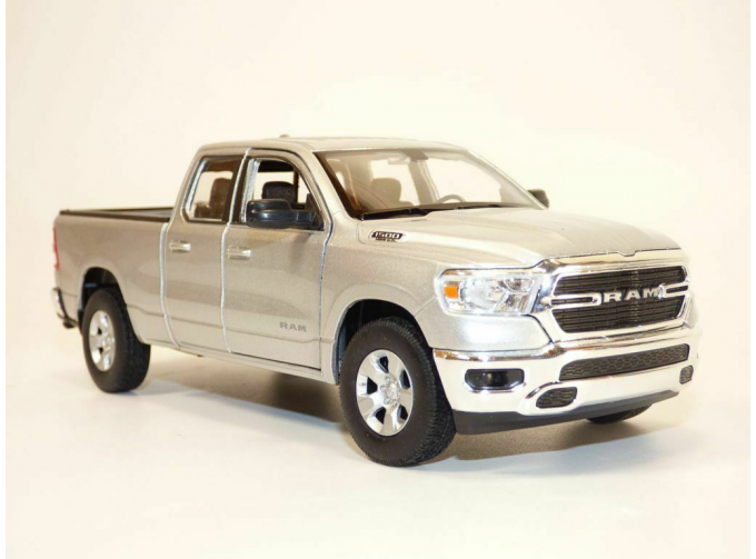 RAM 1500 (2019), silver