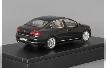 VOLKSWAGEN Passat Limousine (2010), black