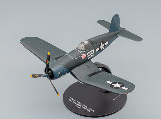 Chance Vought F4U-1A "Corsair" Ira Cassius Kepford лучший ас ВМС США (16 побед) 1944