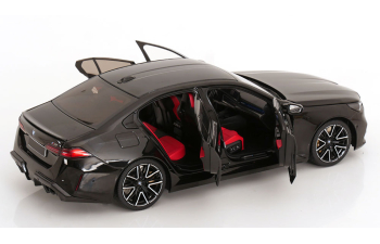 BMW M5 2024, black metallic