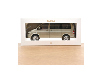 VOLKSWAGEN Multivan (2003), wheat beige metallic