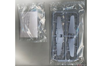 Сборная модель Японский истребитель Ki-61-I TYPE 3 HIEN MODEL 2 TEI c фигуркой пилота