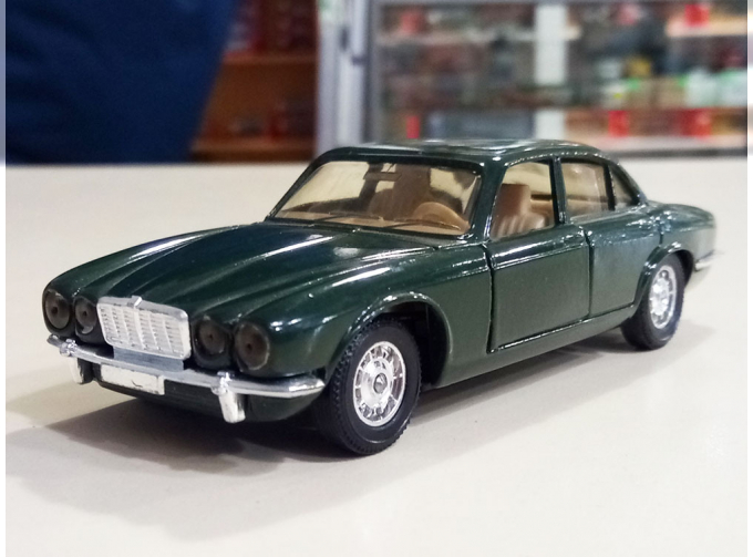 JAGUAR XJ 12 (1978)