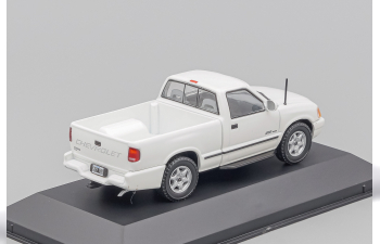 CHEVROLET S10 Pick-up (1996), white