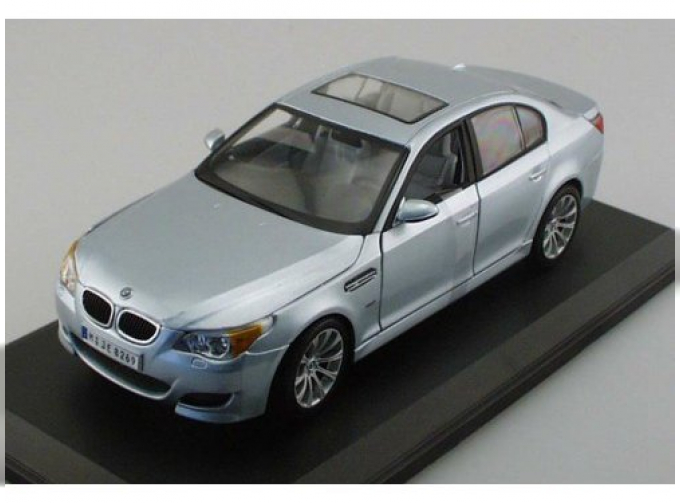 BMW M5 E60, silver blue