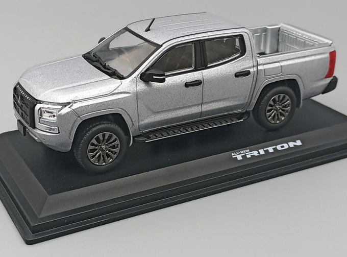 MITSUBISHI Triton (2023), silver