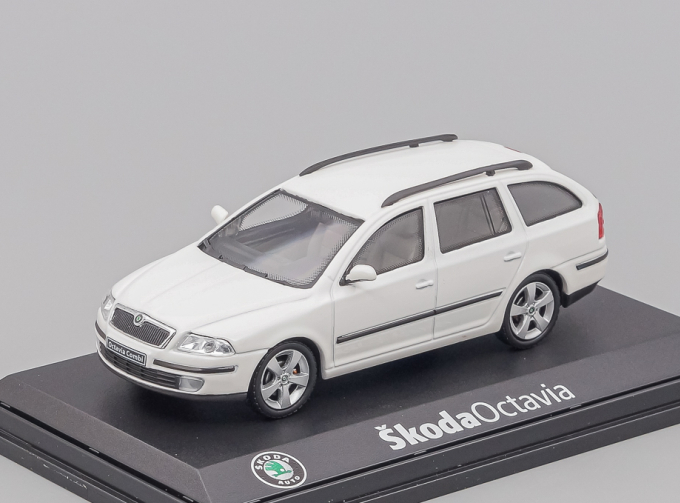 SKODA Octavia II Combi (2004), white