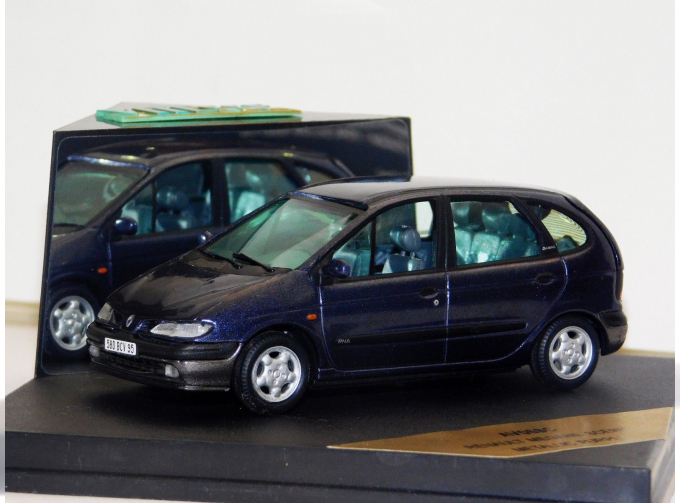 RENAULT Megane Scenic (1996), metallic purple