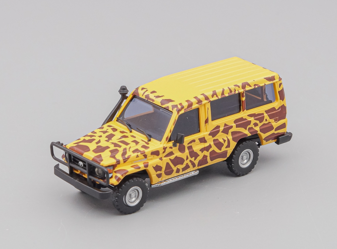 TOYOTA Land Cruiser HZ J 78 "Safari", yellow / brown