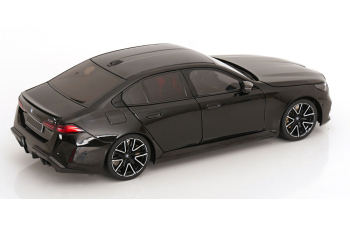 BMW M5 2024, black metallic