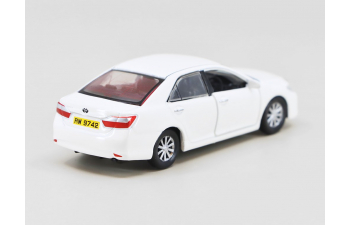 TOYOTA Camry (2014), white