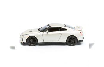 NISSAN GT-R, white