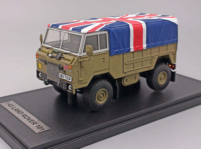 LAND ROVER 101 Forward Cotrol (1968-1978), matt khaki / union jack