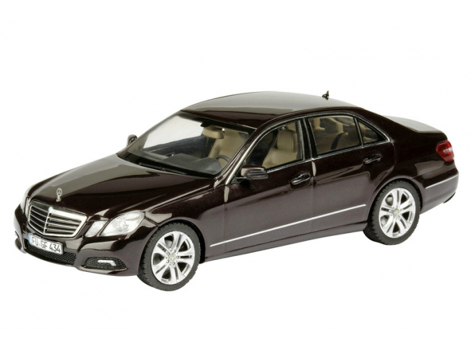 MERCEDES-BENZ E-Classe Limousine Avantgarde (brown)