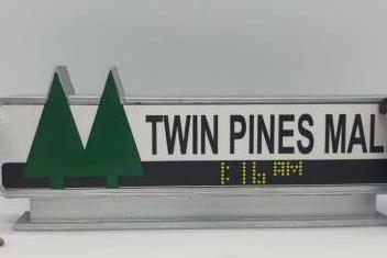 Назад в будущее: Вывеска торгового центра Twin Pines Mall Без фигурок