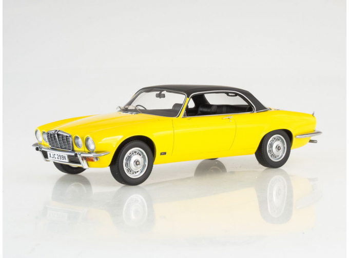 JAGUAR XJ 4.2C RHD, yellow / black