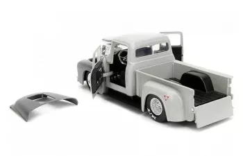 FORD F-100 (1956) с фигуркой Guile Street Fighter