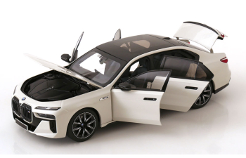 BMW i7 (M70) (2024), white metallic