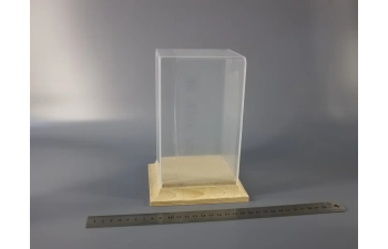 Бокс акриловый для фигур в масштабе 1/16, 100х100х160, на деревянном основании