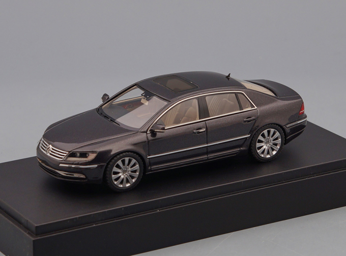 VOLKSWAGEN Phaeton, black