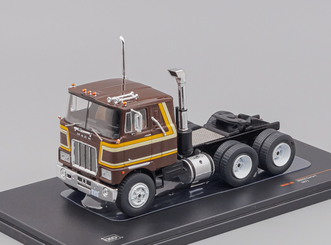 MACK Series F (1977), brown