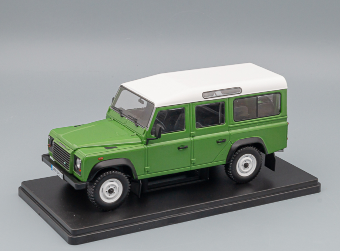 LAND ROVER Defender 110 (2005), green