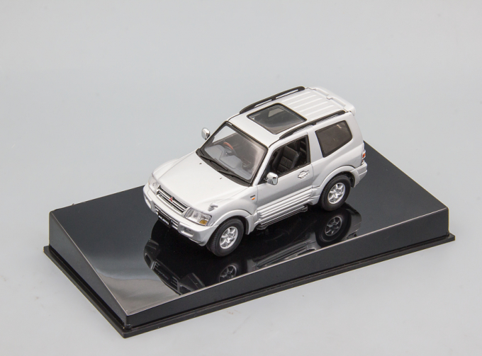 MITSUBISHI Pajero SWB 2DRS (1999), silver