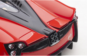Pagani Huayra Roadster красный