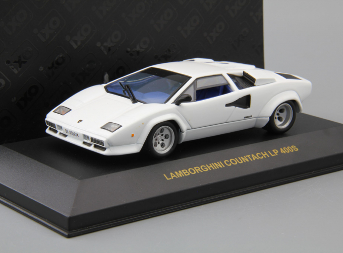 LAMBORGHINI Countach LP 400S, white with blue interiors