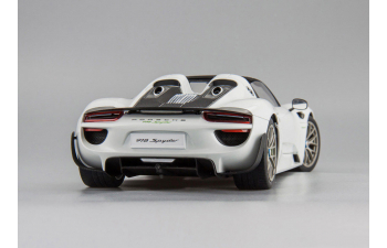 PORSCHE 918 Spyder Weissach Package (2013), glossy white