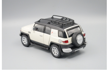 TOYOTA FJ Cruiser, белый, 21 см