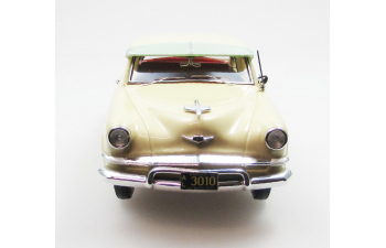 KAISER Deluxe 2х дверный седан (1953), белый